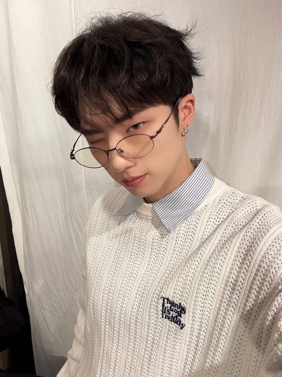 russseventeen63's tweet photo. 20/20 vision bitch we twinnin 😝 #p1eceselcaday #chocochip https://t.co/QOeJ7vUEmf