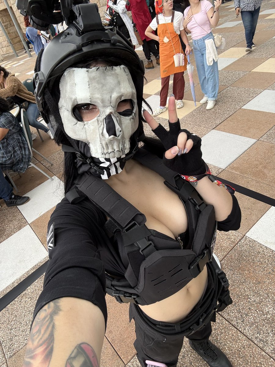 captainmelody's tweet photo. Comic con 🥰 https://t.co/en1eTZkNTz