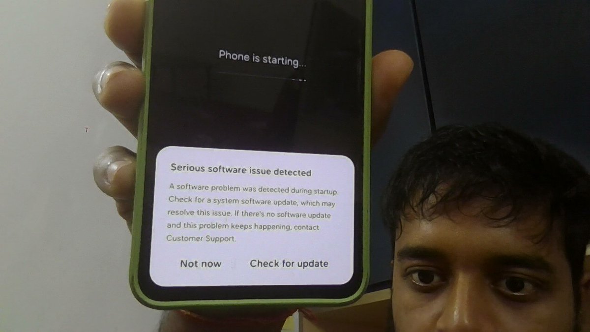 EliteShuv's tweet photo. If mistakenly u have bought Samsung phone, don't update it

Including me &amp; friend, Millions other S22/S23 greenline/motherboard/bootloop/restart issues &amp; @SamsungIndia is busy suppressing news, violating consumer rights, now ta threatening peoples too..
Stay aware samsung buyers https://t.co/vazoDoZW9s
