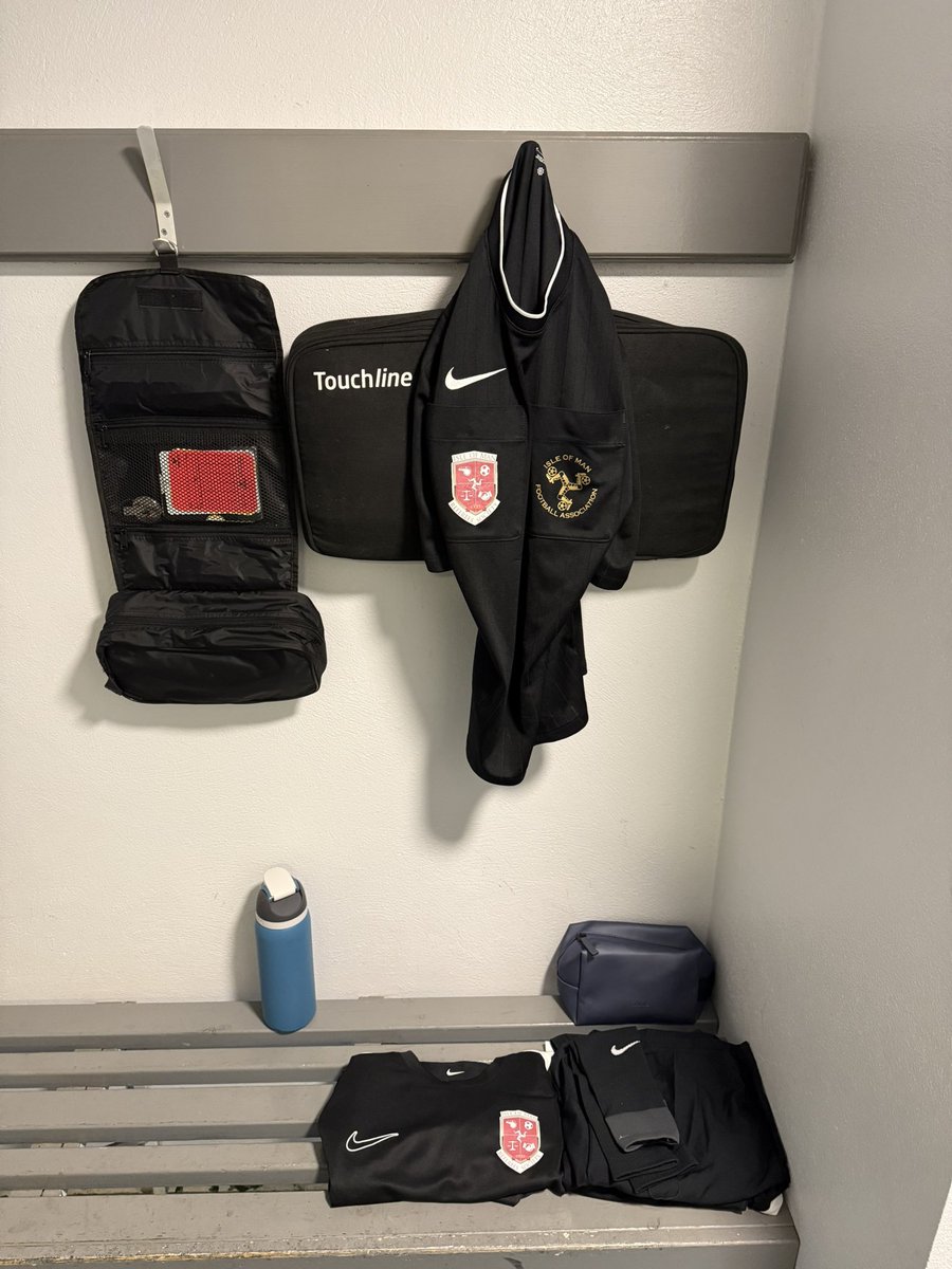 PrimaryPalmer's tweet photo. An enjoyable afternoon out for the @IsleofManFA FA Cup Final. Good to get a county cup under my belt! #FAReferee #AssistantReferee https://t.co/lsaSr0jPvI