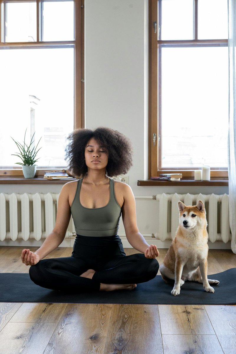 Ramelchizedek's tweet photo. Do breathing exercises when you are hungry, and you will notice that hunger will go away. Especially if you sungaze when the sun is at the 0 point for 5 minutes or so, you will get recharged. 🌞🧘🏾‍♂️💚 11:11 https://t.co/1jUQXD01iO