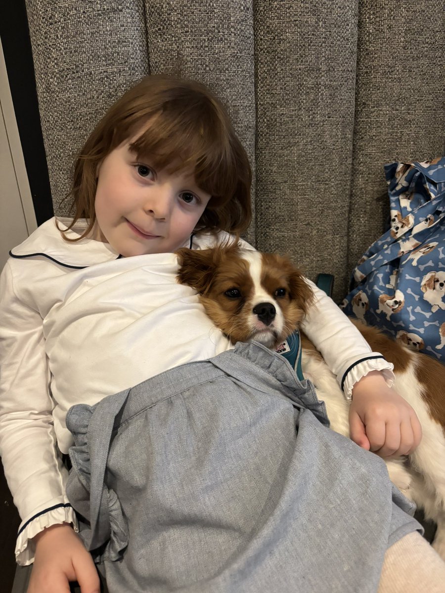 Snuggled with little A down the pub 🥰