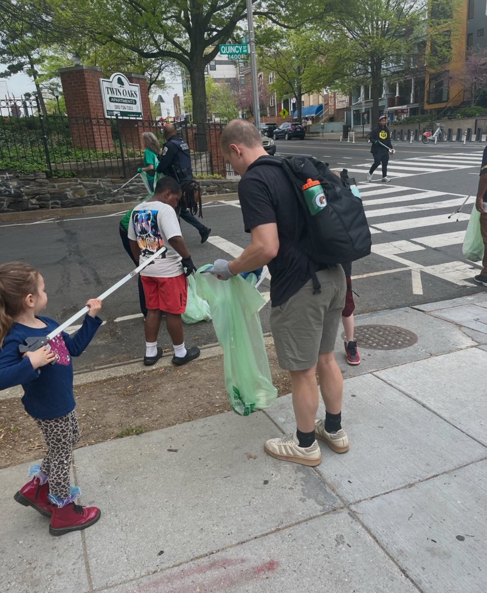 DCMOCRS's tweet image. Teamwork makes the dream work! Residents from all 8 wards are cleaning up and beautifying DC at Mayor Bowser’s 8th Annual Spring Cleanup. 🤝
Join your neighborhood team by visiting communityaffairs.dc.gov/mocc
#DCcommunity #SpringCleaning