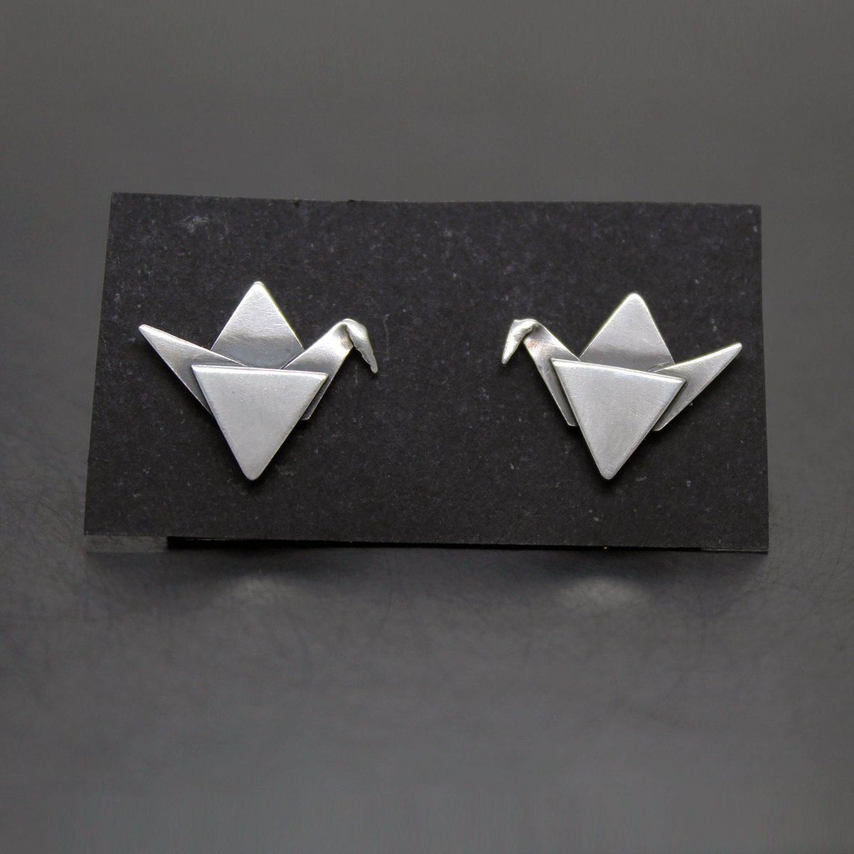 Plataica's tweet photo. 🪁 Que tu imaginación vuele hacia lugares inexplorados... #Pajaritas de papel pendientes de plata 925

👉 https://t.co/lqMsja7iGb

#pajaritasdepapel #paperbird #silverpaperbird #plata925 #joyeríaartesanal #hechoamano #envíogratis #origami #papiroflexia #paperart https://t.co/VvjhH1L7Dw