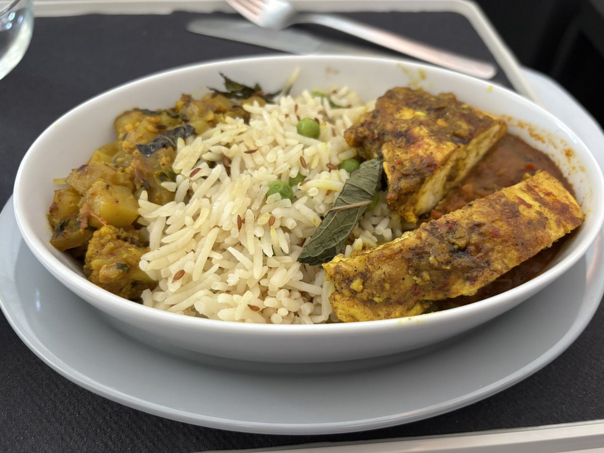 pinoy_jetsetter's tweet image. Flew SAS business class from Copenhagen to Toronto on the A321 NX✈️🇨🇦 Nice cabin, good meal and friendly crew 👍 #flysas #travel #businessclass #copenhagen #toronto  #canada #denmark #avgeeks #aviation