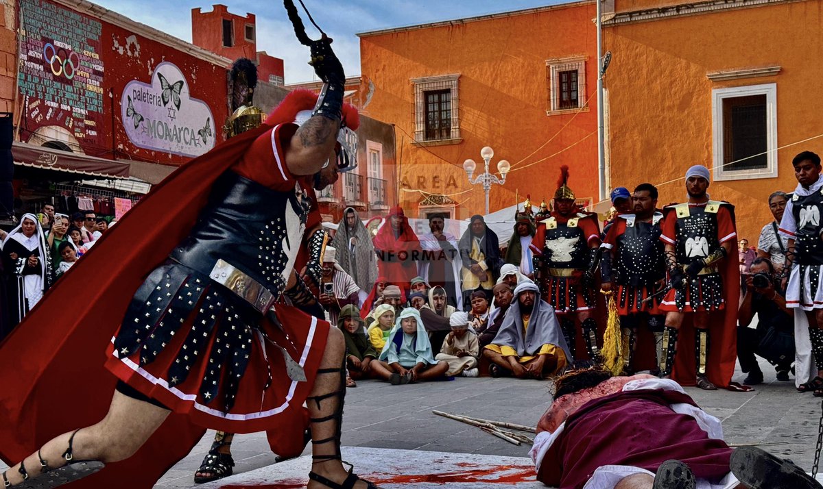 JOSEANGELMART18's tweet photo. #LoDeHoy el actor #JonathanGuzman quien trabaja para el #DIF estatal #Zacatecas se despide de su papel como Jesús en la #PasionDeCristo lo mejor de todo es que es paisano del meritito #Fresnillo.
📸 #EduardoNeri https://t.co/QtZdeDM9kZ