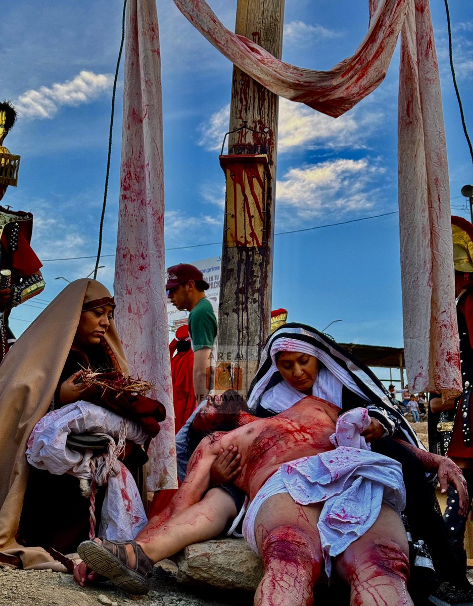 JOSEANGELMART18's tweet photo. #LoDeHoy el actor #JonathanGuzman quien trabaja para el #DIF estatal #Zacatecas se despide de su papel como Jesús en la #PasionDeCristo lo mejor de todo es que es paisano del meritito #Fresnillo.
📸 #EduardoNeri https://t.co/QtZdeDM9kZ