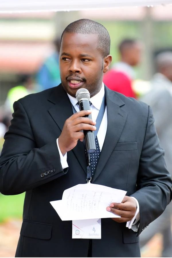 UBUHAMYA  

Icyahoze ari Komini Ntongwe mu gace k’Amayaga, ubu ni mu Murenge wa Ntongwe n’uwa Kinazi mu Karere ka Ruhango. Hari n’agace bometse ku karere ka Nyanza ahitwaga i Gitovu.
 Dusengiyumva avuga ko ako gace k’Amayaga, abaturage bari babanye neza, basangira akabisi