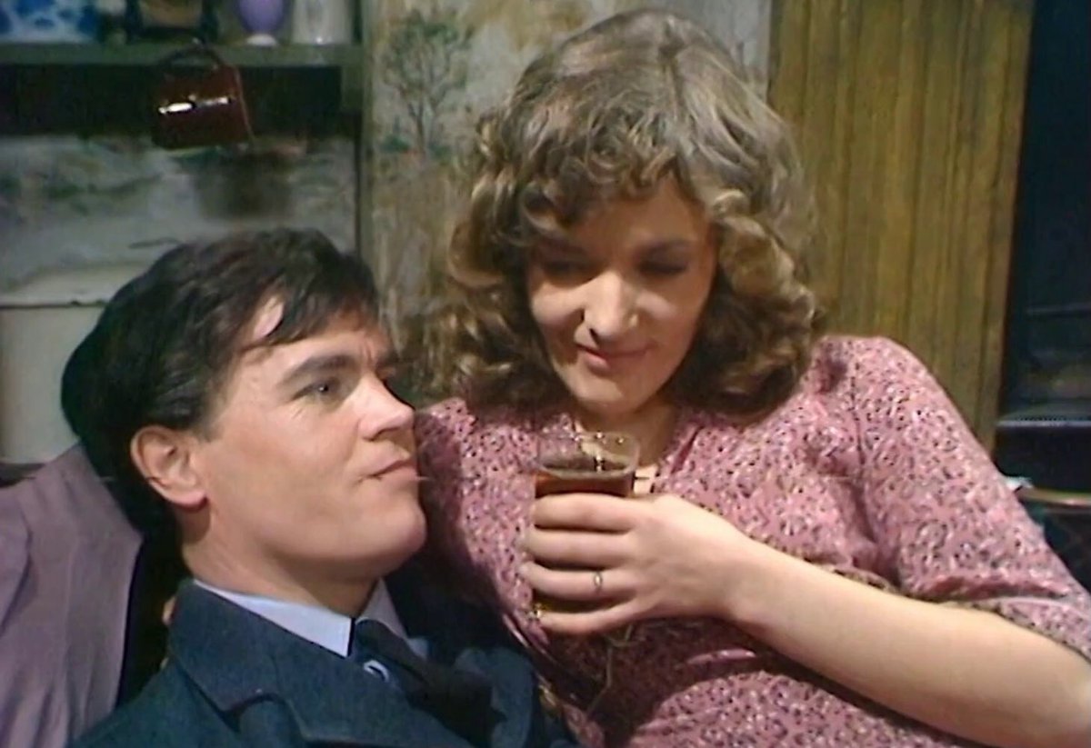 SaveRedlandLibr's tweet photo. 8pm TODAY on @TalkingPicsTV
From 1970, s1 Ep 9 of #GranadaTV #WW2 #Drama📺 #AFamilyAtWar - “The Night They Hit No. 8” directed by #JuneHowson & written by #JohnFinch
🌟 #ColinDouglas #ShelaghFraser #ColinCampbell #CoralAtkins #LesleyNunnerley #KeithDrinkel #BarbaraFlynn https://t.co/5XFFQBnH5G