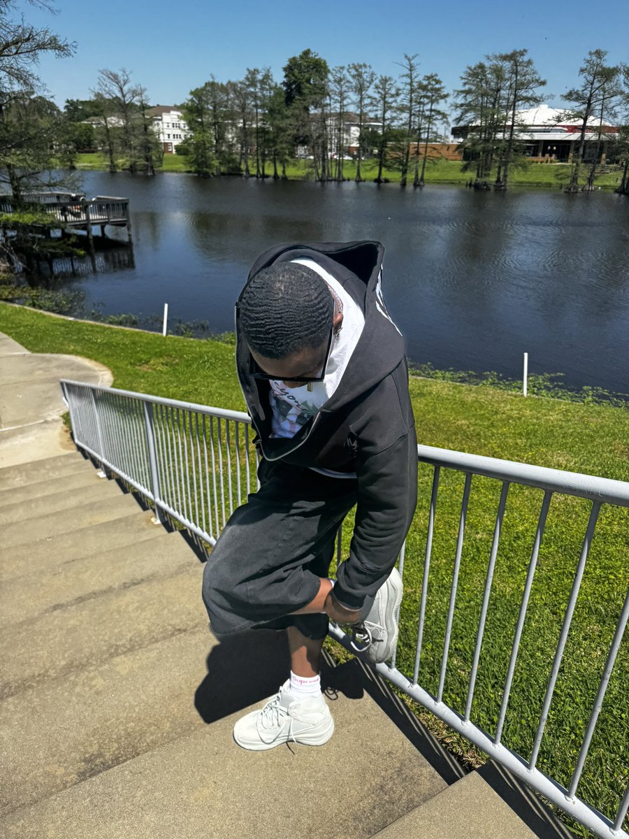 slowdownjroc_'s tweet photo. feel like a hometown legend.. tryna show em it’s more to life 🍀! https://t.co/BaGkWp86eY