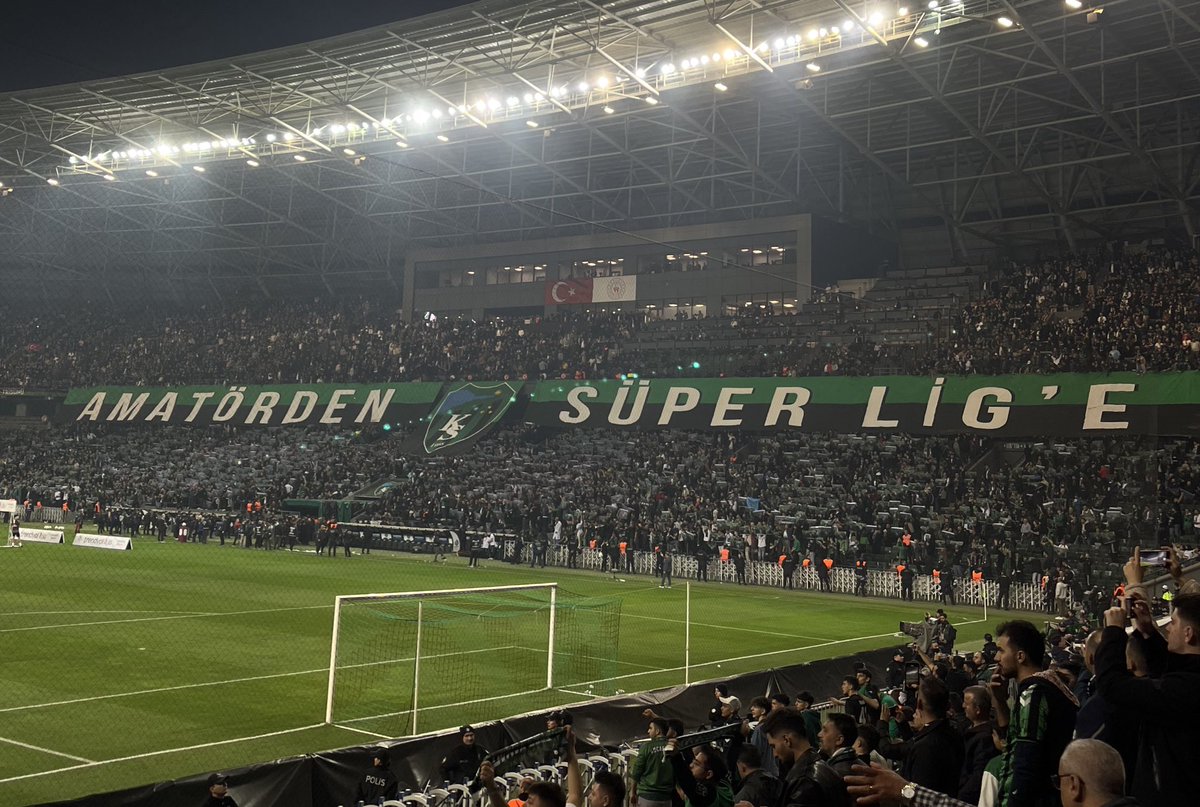 asomoruks's tweet photo. Adımız da aynı, 
Armamız da.
Değişen tek şey lig: 
Süper Lig, Kocaelispor geliyor!🔥 https://t.co/ibNIjoBU4y