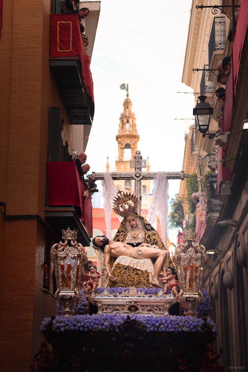 fransantiph's tweet photo. La Piedad.

#SSantaSevilla25 https://t.co/Ebo0FmRZNe
