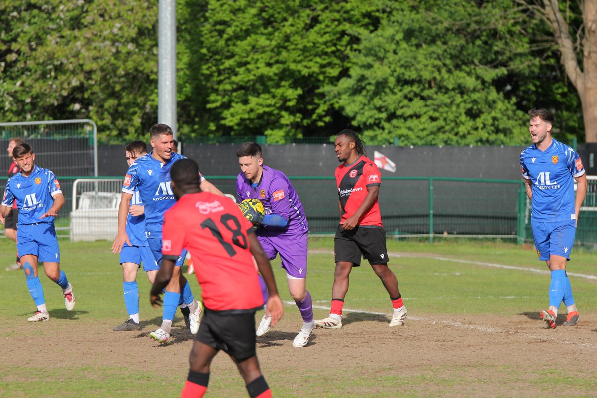 A late, late show in more ways than one. Images from <a href="/HanworthVillaFC/">Hanworth Villa FC</a> 's last gasp draw against fellow play-off contenders <a href="/uxfc_redarmy/">Uxbridge Football Club</a> in the <a href="/IsthmianLeague/">The Pitching In Isthmian League</a> South Central Division
<a href="/FootballinMiddx/">Middlesex Federation Football</a> <a href="/NLprogs/">Non-League Programmes</a> <a href="/NonLeaguePaper/">The Non-League Paper</a> <a href="/NonLeagueCrowd/">Non League Crowds</a> 
flickr.com/photos/stgeorg…