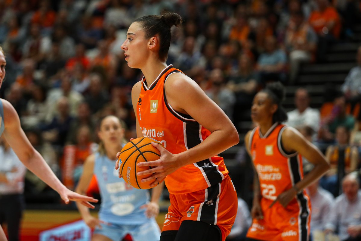 🔥 VICTORIAAAAAA 🔥

🍊 Valencia Basket GANÓ el último partido de Liga Regular de la LFEndesa vs Celta, por 90 a 46.

🏆 VBC jugará los 1/4 de FINAL vs Joventut Badalona, tras vencer a Perfumerías Avenida.

📸 <a href="/valenciabasket/">Valencia Basket Club</a>