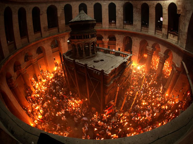 Mosesthesinner's tweet photo. The Holy Fire — A Miracle of Light, A Mystery of Resurrection 🔥🕯️

A Thread 🧵 https://t.co/Ye8aK5TT8W