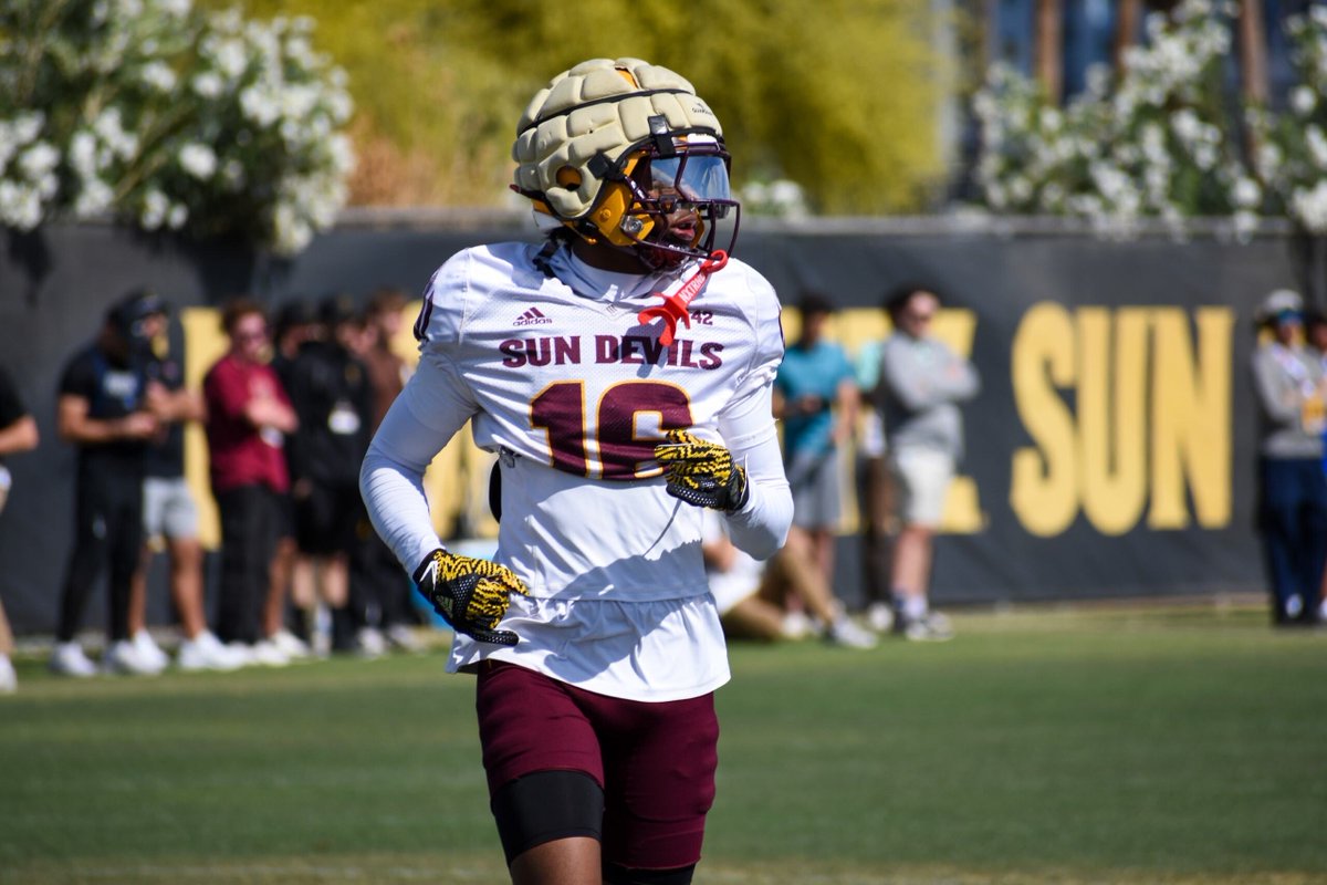 Cronkite Sports (@cronkitesports) on Twitter photo ASU Football: The cornerback position runs in the family for Chris Johnson, but his transition to Safety has been smooth sailing using his fathers NFL experience to help
<a href="/TylerMWeiss_/">Tyler Weiss</a> has the story
cronkitesports.com/inspired-by-hi⦠ASU Football: The cornerback position runs in the family for Chris Johnson, but his transition to Safety has been smooth sailing using his fathers NFL experience to help
<a href="/TylerMWeiss_/">Tyler Weiss</a> has the story
cronkitesports.com/inspired-by-hiβ¦
