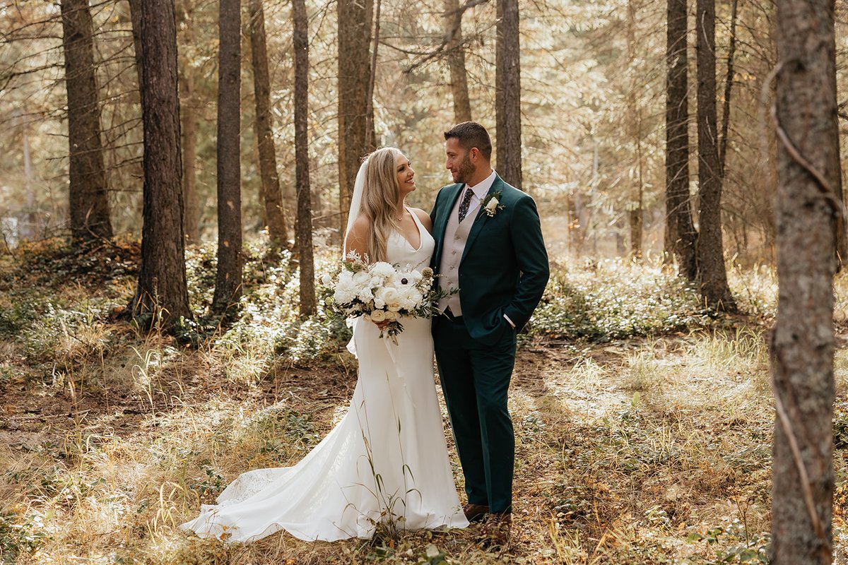 Haymoon_Resort's tweet photo. " When I look at you, I'm home." - Finding Nemo
.
.
.

Photography: @leahlambersonphoto
Venue: @haymoonresort 
Dress: @davidsbridal
#wedding #montanawedding #haymoonresort #marriedinmontana #montanabride https://t.co/sDygCgs08c