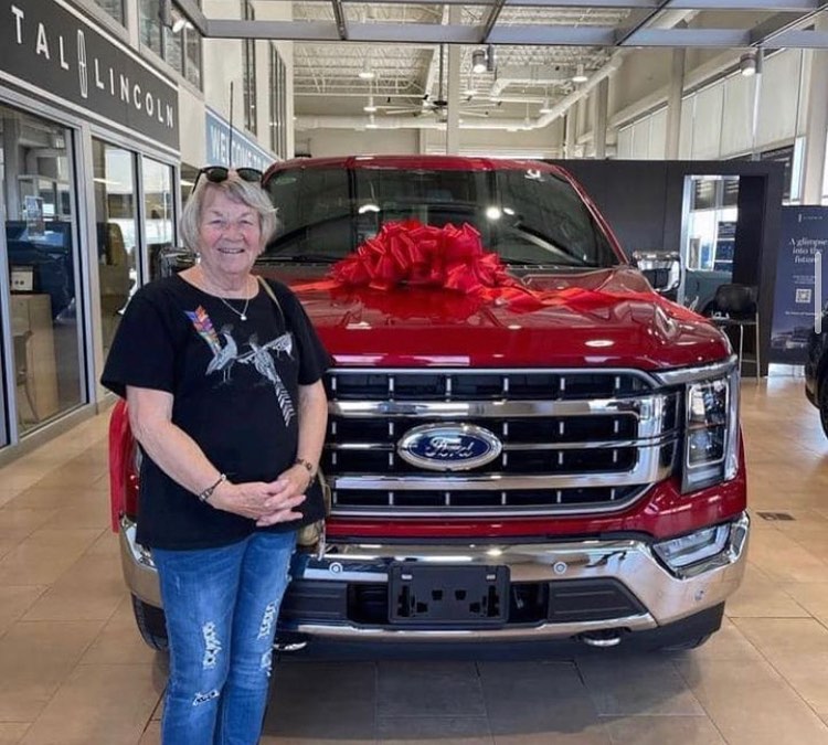 leach_juli5844's tweet image. Congratulations Anna, glad you finally got your car and also happy to help for your husband medical bills ♥️🩶