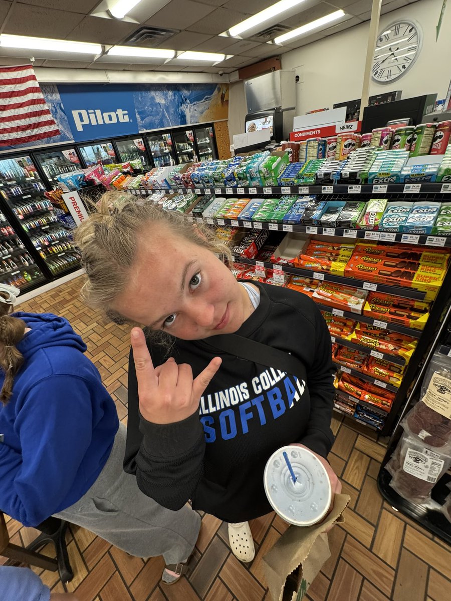 Shafferrr's tweet photo. Operation…hack Coach Mendez’s phone 🤣🙄 lol https://t.co/MdYii5FOoA