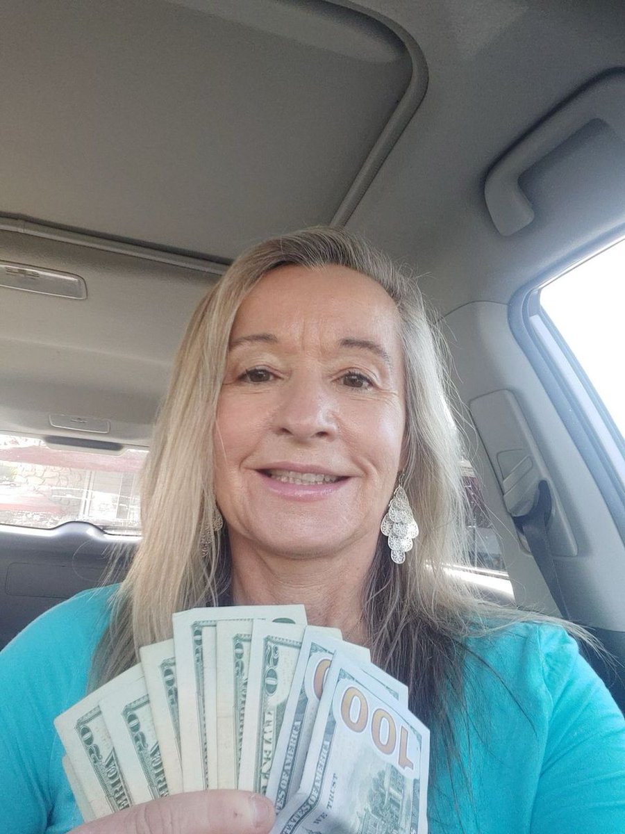 leach_juli5844's tweet image. Congratulations Eleanor, Happy your gift got to you🎉Now go get that treatment