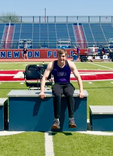 After a big weekend at Region 1-3A Track Meet we have two state qualifiers! 

Congratulations to Eric Pizana, silver medalist 300 Hurdles!
Congratulations to Jaxson Hubble, silver medalist Seated Shot Put!