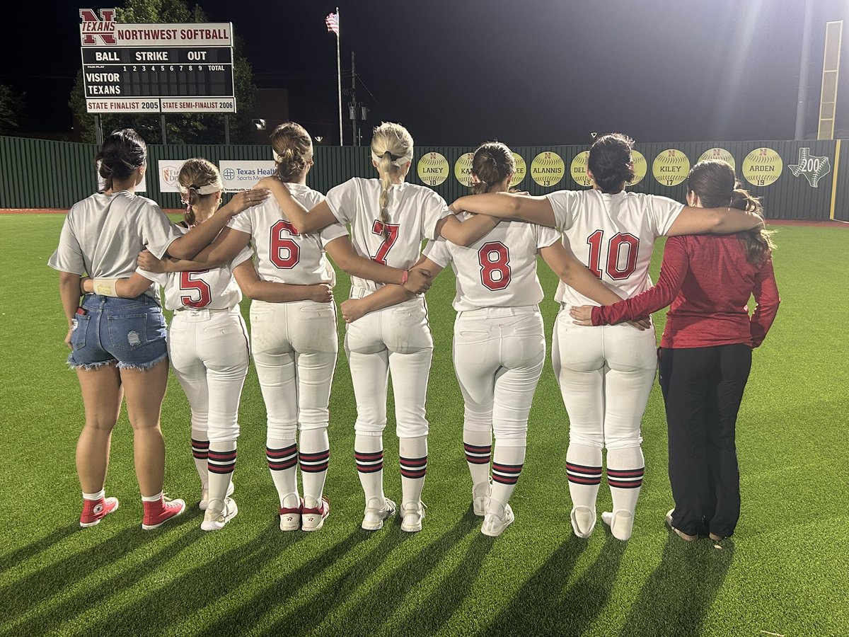 TexanSoftball's tweet image. Thank you to our seniors for the heart and dedication you’ve shown this season. You’ve left your mark on this program, and we’re so proud of you. #OnceATexanAlwaysATexan