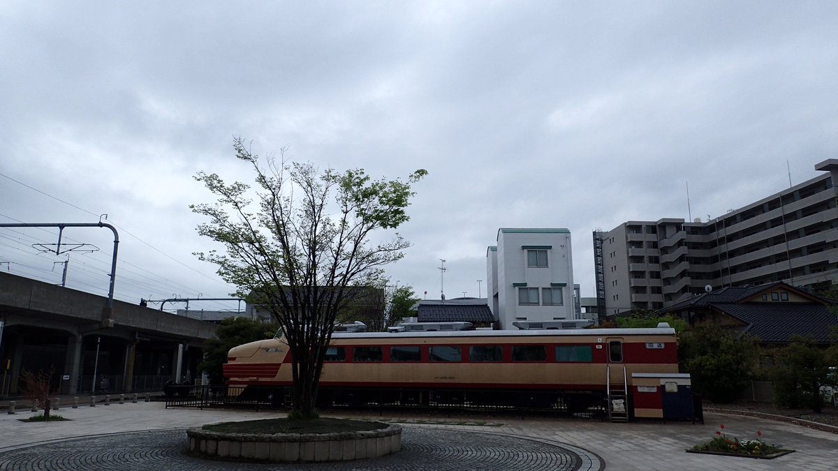 akira_science's tweet photo. みなさまおはようございます。今朝の北陸は☁気温ただ今20℃。桜🌸の季節から初夏模様です😅
今日は二十四節気の一つ「穀雨(こくう)」。全国的🗾に天気は下り坂☂
お出かけ🚌🚃🚙🚴のみなさん、天気予報をご確認の上お気をつけて👋
どちらさまも素敵✨な日曜日を😊
本日もよろしくお願いいたします😊 https://t.co/mcbzbbkbhN