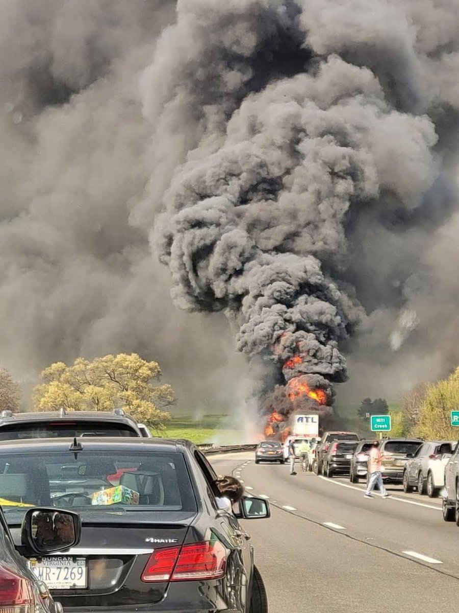 wtfinatruck's tweet photo. I81 NB https://t.co/GOS7PON5Op