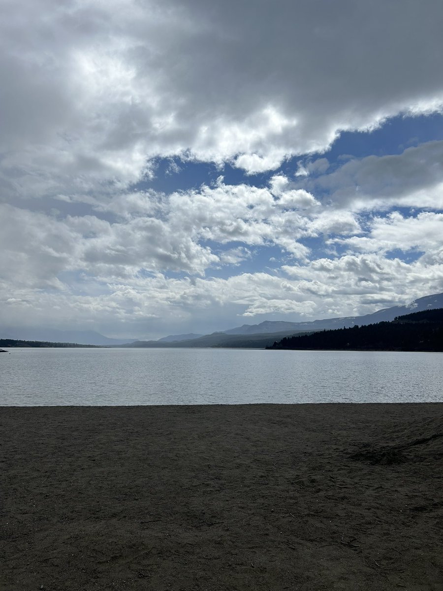 RAVriend's tweet photo. Happiness in Invermere. 😊 https://t.co/aTK5IF0g5O