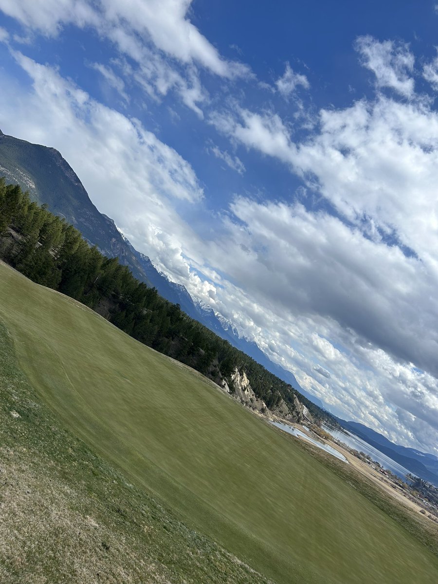 RAVriend's tweet photo. Happiness in Invermere. 😊 https://t.co/aTK5IF0g5O