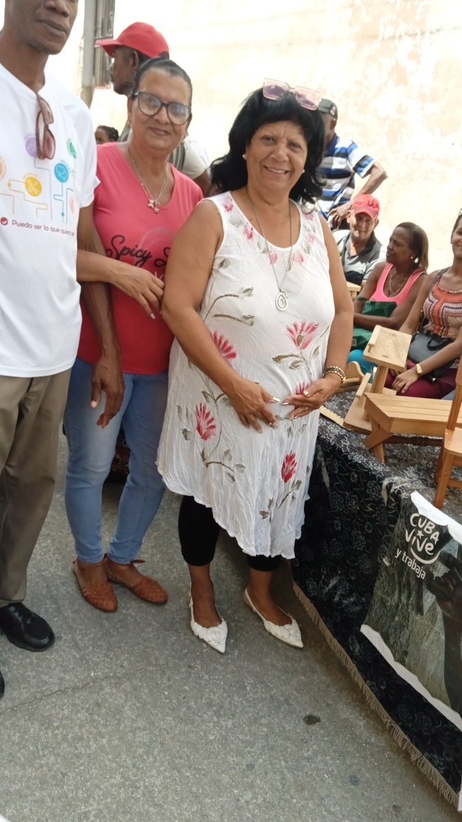 AdolisVelazquez's tweet photo. #dmeSantiagodeCuba, en la feria expositiva del Tívoli en la provincia de Santiago de Cuba los educadores y educandos dan muestra del desarrollo de habilidades  alcanzadas en el proceso docente. Felicidades.#SiempreSantiago https://t.co/UlSBuAxolt