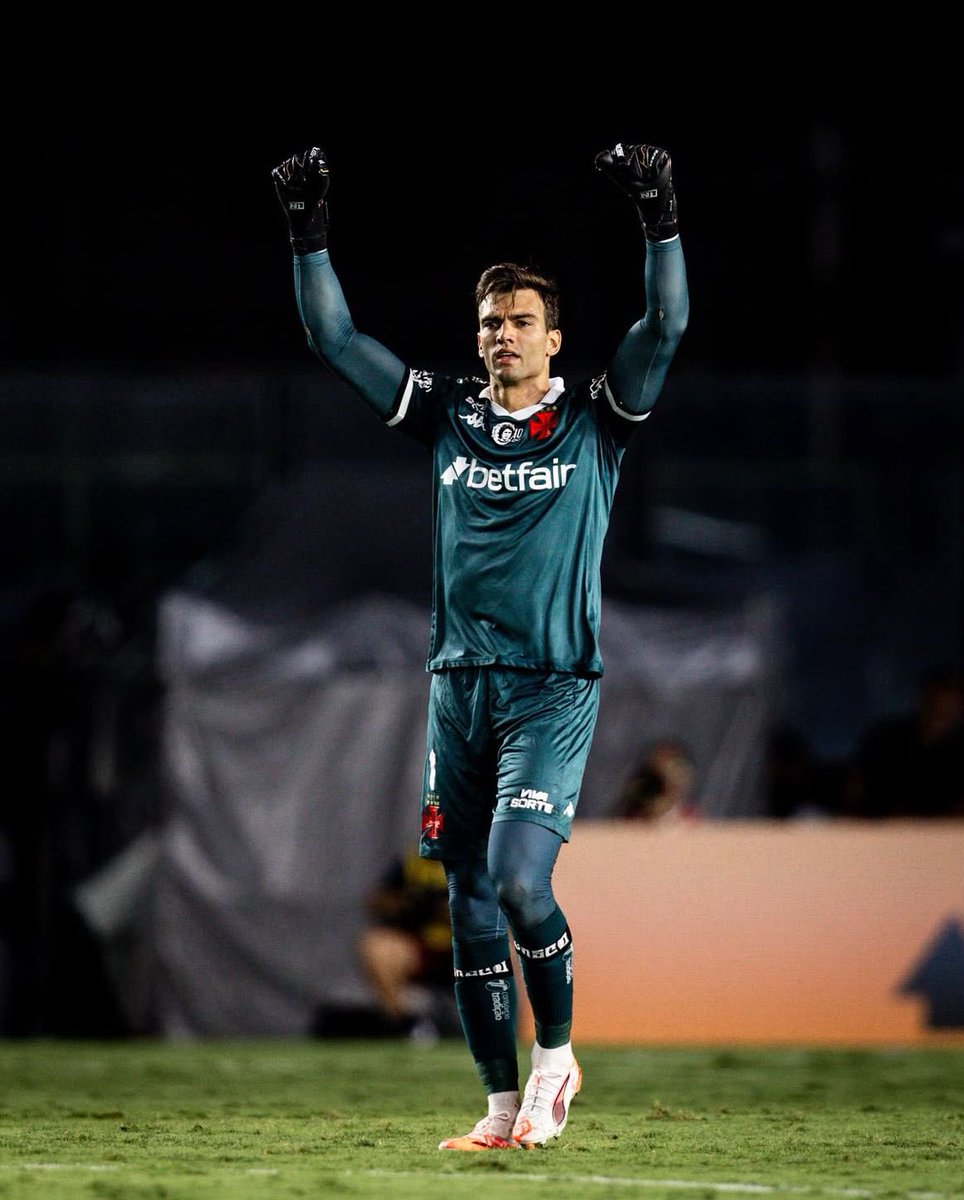 Pode dar o melhor da partida para o Léo Jardim.

E ofereçam o que puder pra ele ficar. 

👍

📸 | Rodrigo Ferreira