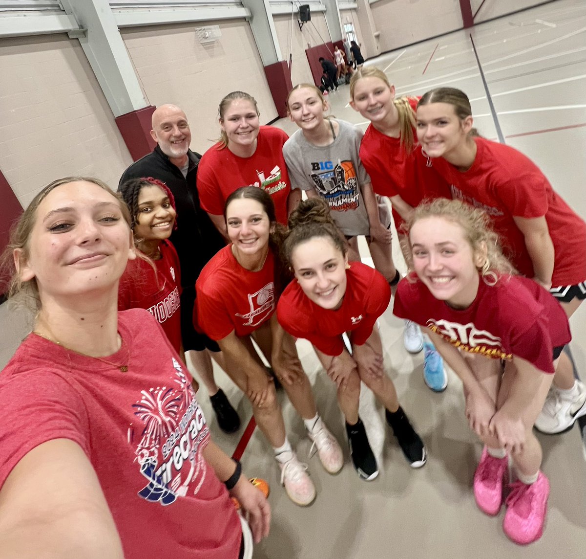 coachbgorman's tweet photo. #ShowcaseBasketball #AAU ⛹🏻‍♀️

Great practice and team outings
today.  Love this 2027 🔴 Squad

Next up #TheClash Ohio 👻 Nook
@SelectEventsBB #Basketball 🏀 https://t.co/nidTqy8vhM