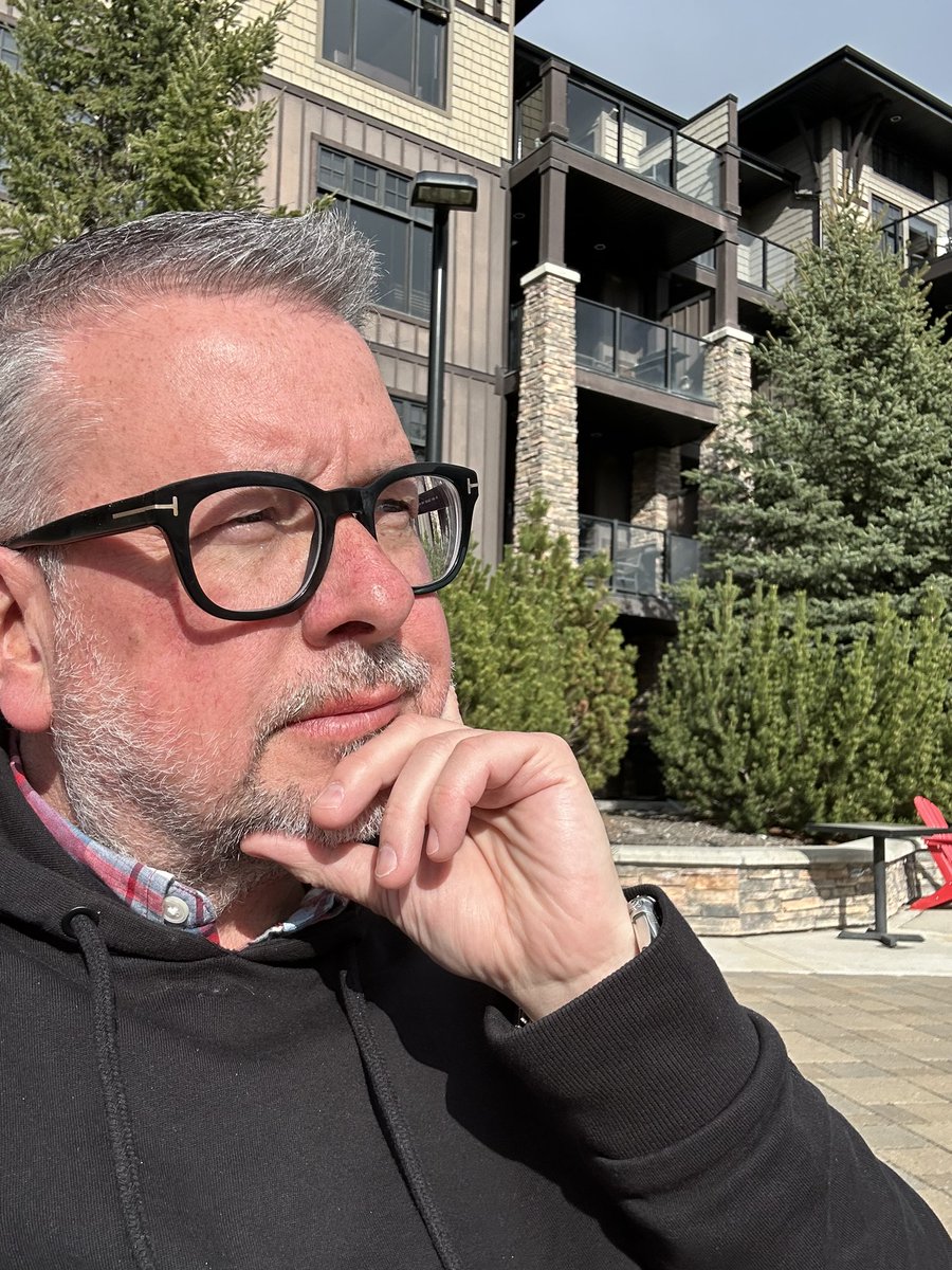 RAVriend's tweet photo. Relaxing in the sun. https://t.co/MrwIcXl5rF