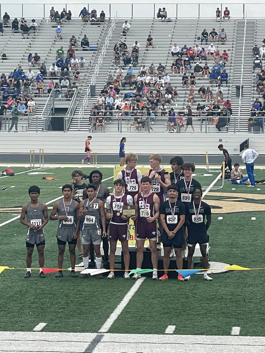 Our boys 4x100 takes 2nd at regionals and makes it to state!!! Congrats Aaron, Jaylen, Tanner, and Jack!!!
#GiveMeThaStick
#ThaReturnOfThaKings
#OhWeMarionMovin
#SeeYaAtState