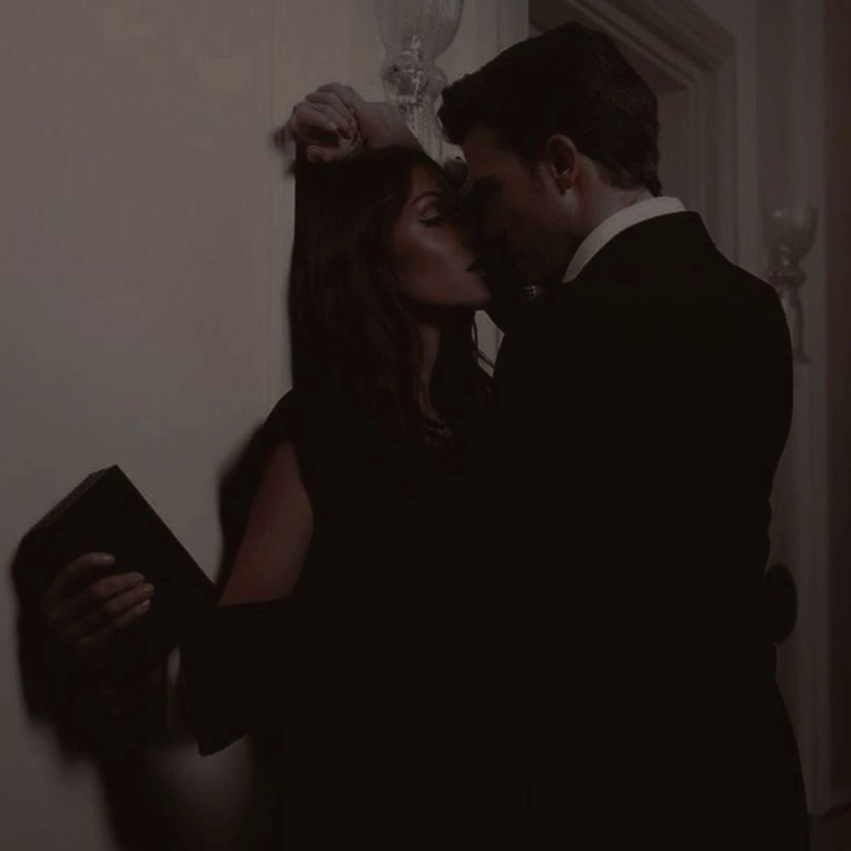 ⠀⠀

⠀⠀ Sometimes all you need is a 𝘏𝘢𝘯𝘥𝘴𝘰𝘮𝘦 𝘚𝘵𝘳𝘢𝘯𝘨𝘦𝘳 to help you forget about this cruel world 

⠀ ⠀⠀