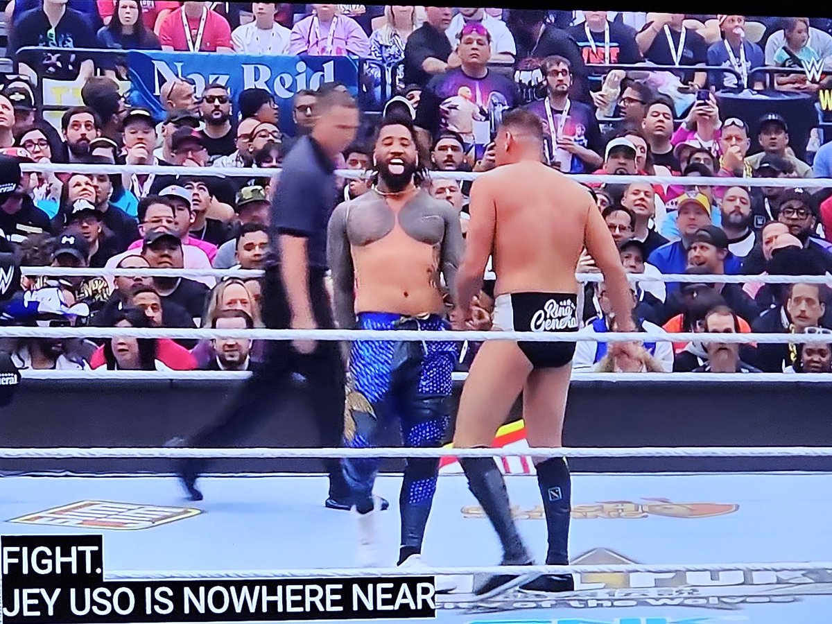bighead3185's tweet photo. @MattMoscona @MussoMatthew
The @NazGoatReid towel is back at #WrestleMania!

Should have stayed 🤷 https://t.co/IH56Fe1hzY