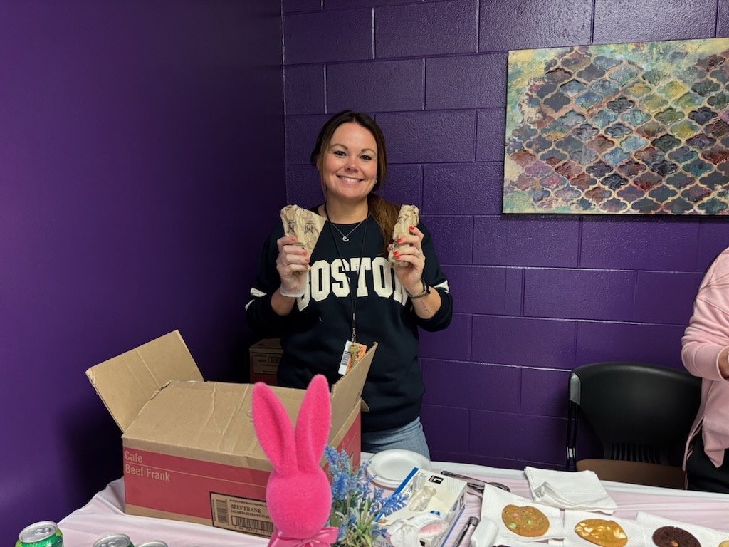 HumbleCounselor's tweet photo. We love our @HumbleISD_HMS staff, so we provided a Hot Diggitty Dog Lunch before sending them off to enjoy their Easter break.  🐣 @HumbleISD @HumbleISD_CBS #WildcatLove #HMS #HoppyThursday #CounselorLife https://t.co/yX449QD9AO