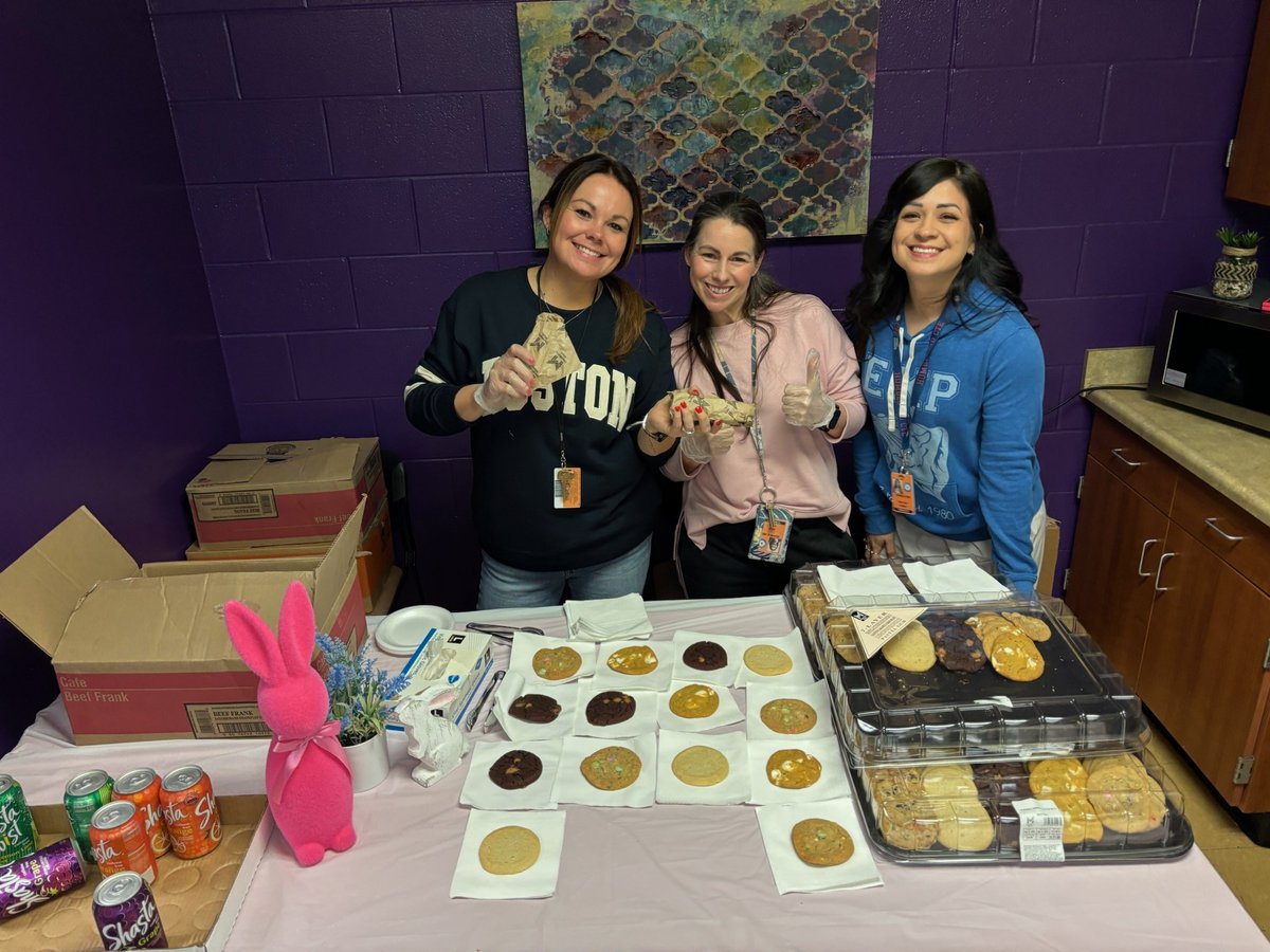 HumbleCounselor's tweet photo. We love our @HumbleISD_HMS staff, so we provided a Hot Diggitty Dog Lunch before sending them off to enjoy their Easter break.  🐣 @HumbleISD @HumbleISD_CBS #WildcatLove #HMS #HoppyThursday #CounselorLife https://t.co/yX449QD9AO