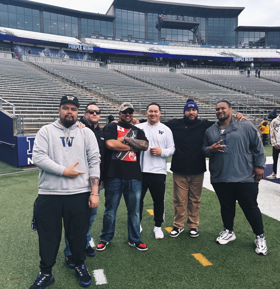 With the OG DLO at spring practice. Spencer Marona, Manase Hopoi, Cam Elisara, Alameda Ta’amu and Danny Shelton! The Polynesian roots run deep here at UW 💪🏾☔️