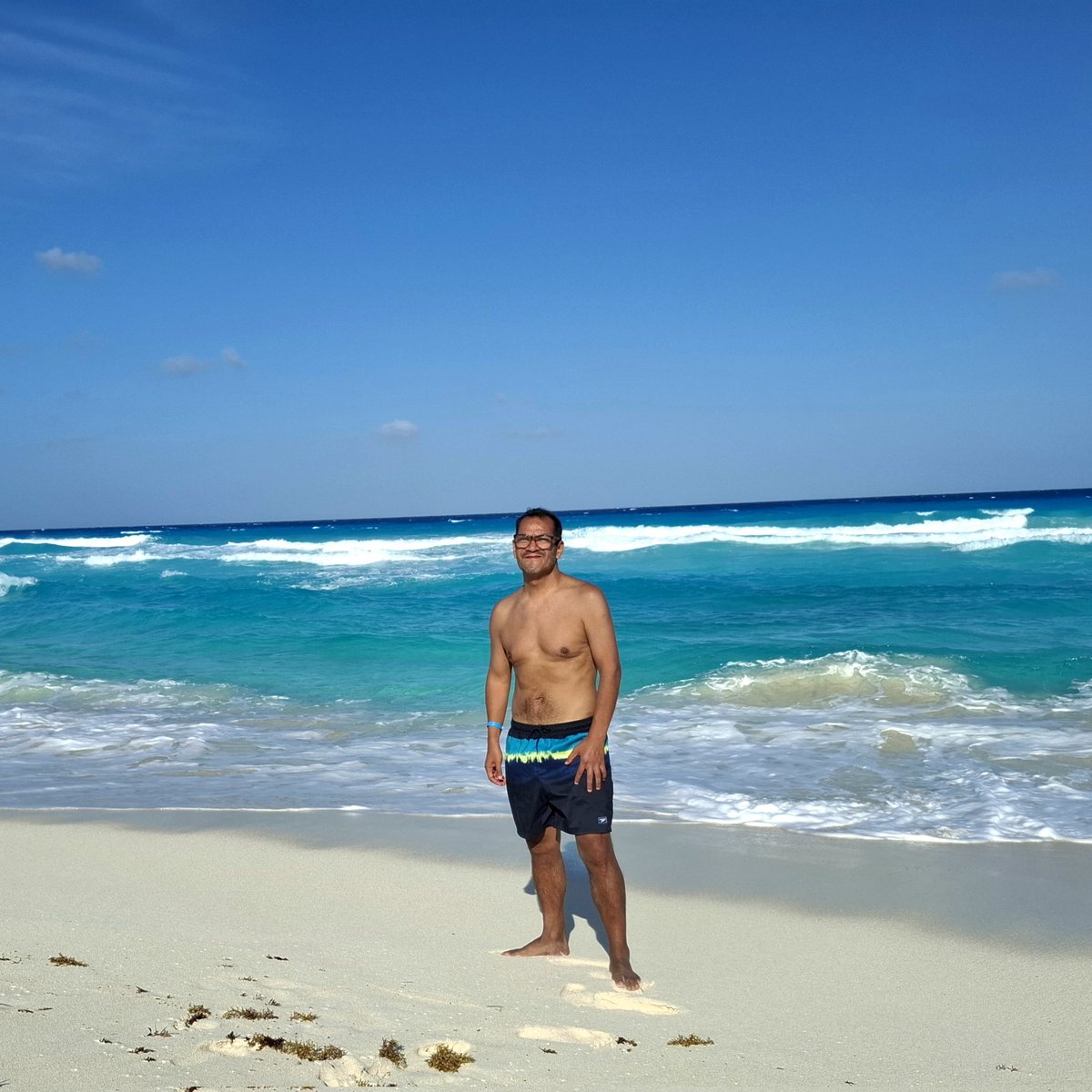 MiguelALV8's tweet photo. Gracias al señor sol 🌞 por la iluminación y al hermano mar 🌊 por el fondo azul verde 💚 💙 #cancunspringbreak #cancunbeaches #Cancún https://t.co/4i9qcEq3o7