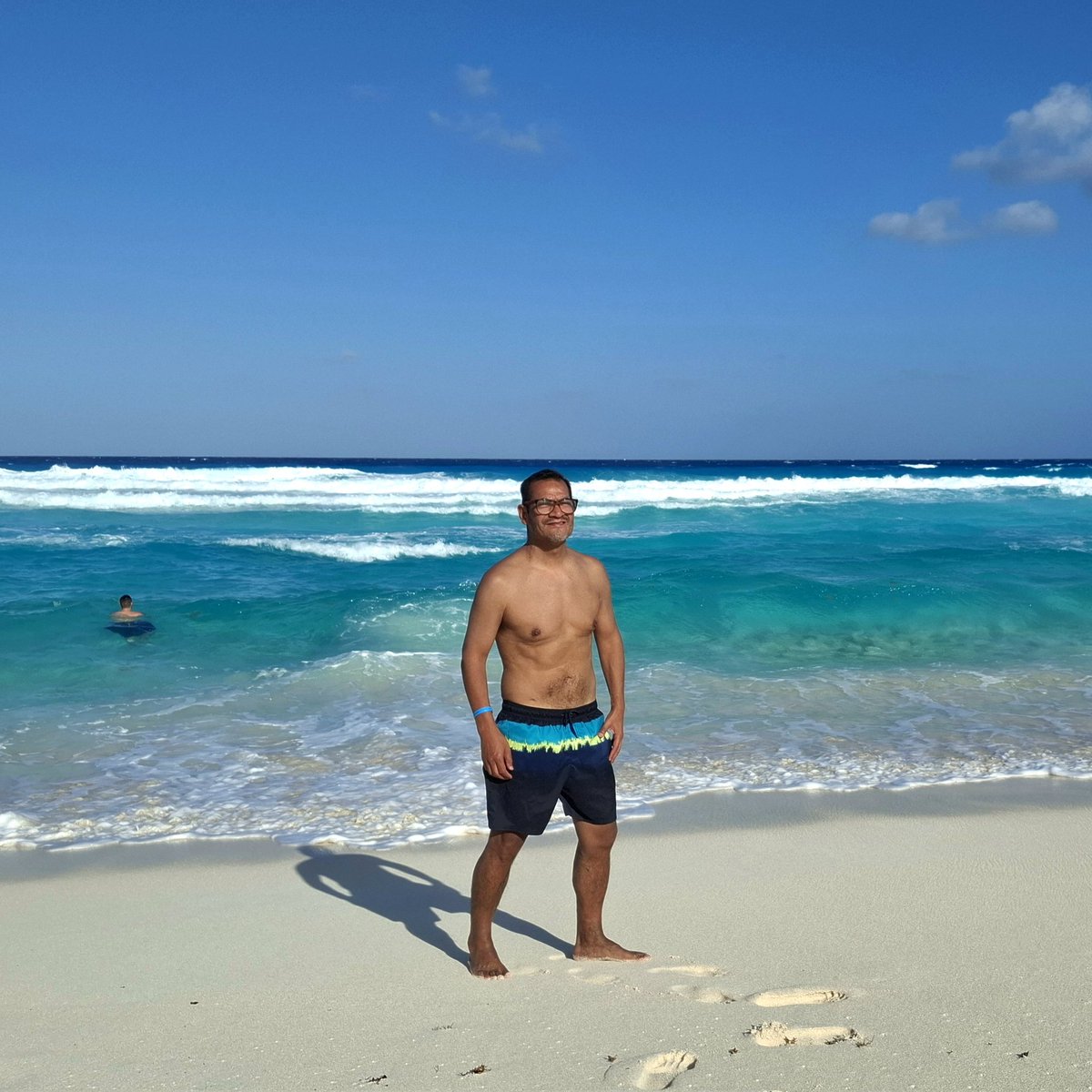MiguelALV8's tweet photo. Gracias al señor sol 🌞 por la iluminación y al hermano mar 🌊 por el fondo azul verde 💚 💙 #cancunspringbreak #cancunbeaches #Cancún https://t.co/4i9qcEq3o7