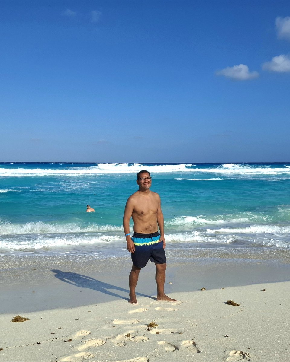 MiguelALV8's tweet photo. Gracias al señor sol 🌞 por la iluminación y al hermano mar 🌊 por el fondo azul verde 💚 💙 #cancunspringbreak #cancunbeaches #Cancún https://t.co/4i9qcEq3o7