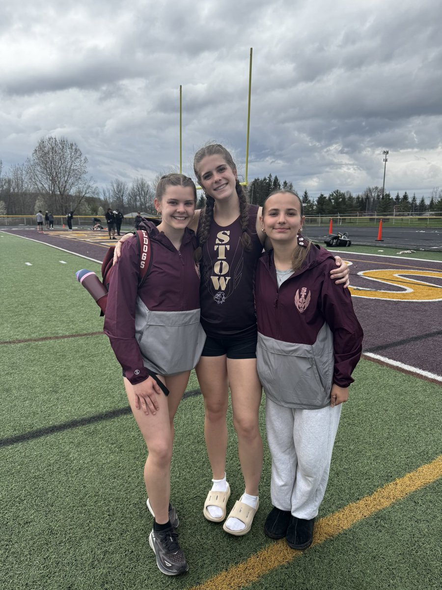 New 3-girl pole vault relay record! Seniors Sammie Tokar and Maya Juszli teamed up with freshman Kait Lawson to total 27’ 6” and win the Walsh Jesuit John Hasenstab Relay! Nice work ladies! #StrongerTogether #SpeedKills
