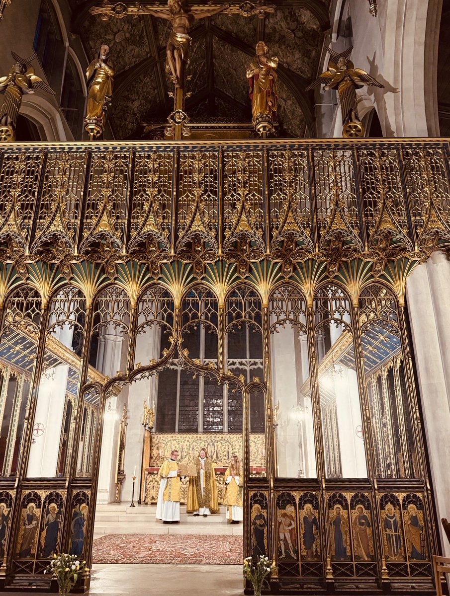Easter Vigil ⁦<a href="/stcypriansnw1/">StCypriansBakerStreet</a>⁩ Alleluia! Christ is Risen! #Easter #Alleluia