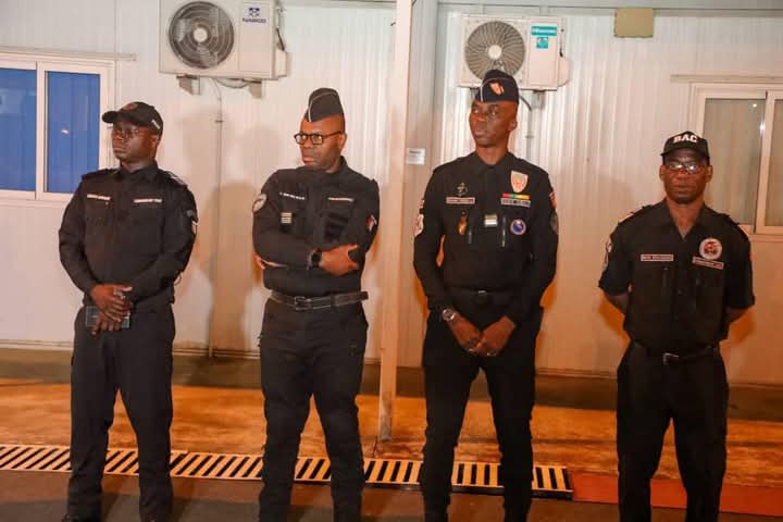 Gomisly's tweet photo. Abidjan | Pâques 2025
Lancement ce 19 avril de la patrouille de sécurisation depuis la Préfecture de Police. Objectif : renforcer la sécurité durant les festivités pascales à Abidjan. Des unités déployées dans les zones sensibles pour protéger les populations. #Pâques2025 https://t.co/7QSrJu8hl1