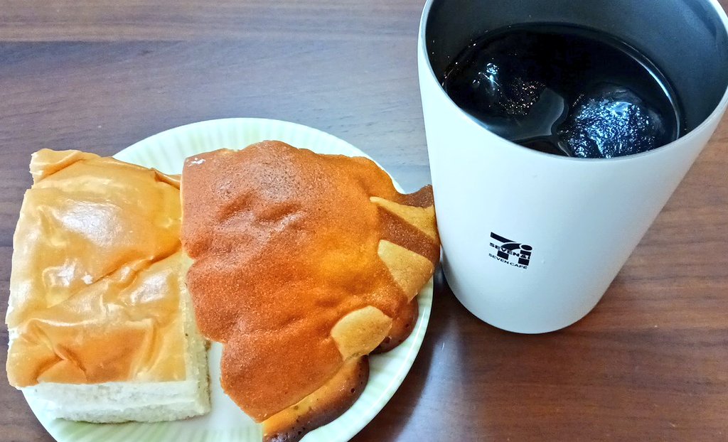 wanikeiba's tweet photo. LIGHT UP COFFEEさんのルワンダ(ウォッシュドとナチュラルをブレンド)をペーパードリップでアイスコーヒー✨🧊☕✨
いろいろレシピを変えながら試行錯誤してだいぶ美味しく淹れれるようになってきた😊🎵 https://t.co/QfYMiWFCp5