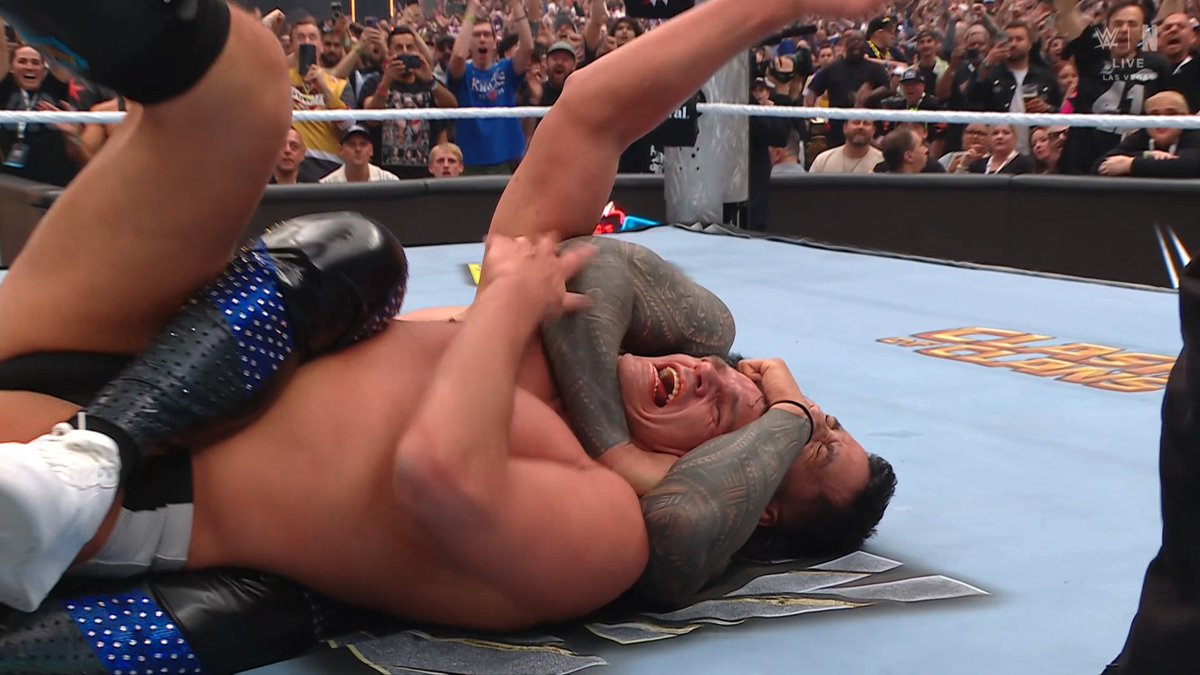CaseyEmmanuel's tweet photo. So I guess @Gunther_AUT is just going to be a #Wrestlemania choke artist 😭 https://t.co/xewzmzkEE9
