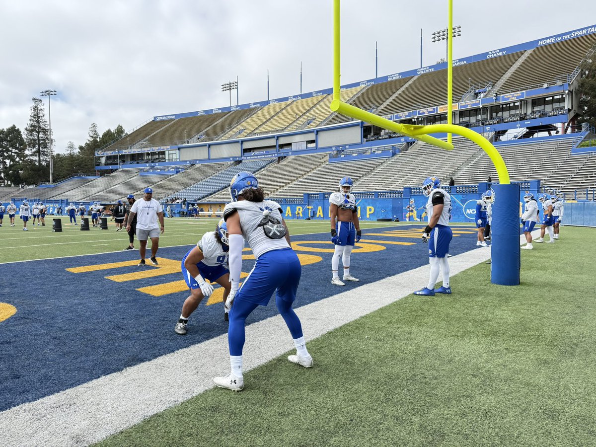 Appreciate <a href="/CoachLapuaho/">Coach Al</a> for taking time out of his day to talk ball today. #AllSpartans