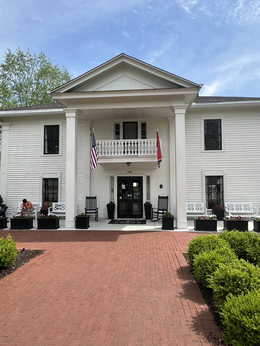 DRParchitect's tweet image. Fun day. Relaxing drive to Lynchburg, lunch at Ms Mary Bobos, then an “innovation tasting” at the distillery, and then the opportunity to pick up the last JD Distillers series of this expression (tequila cask). Right place right time. Won’t be made again…ever.